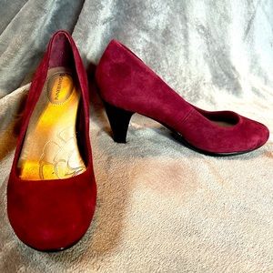 Giani Bernini Burgundy suede heels Size7M new without box